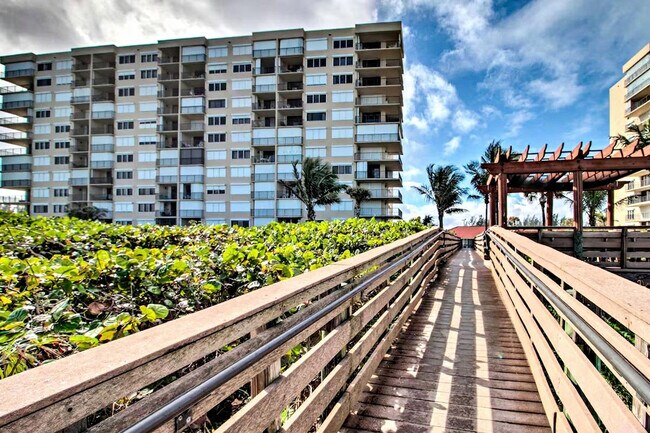 Building Photo - 4250 N Hwy A1A