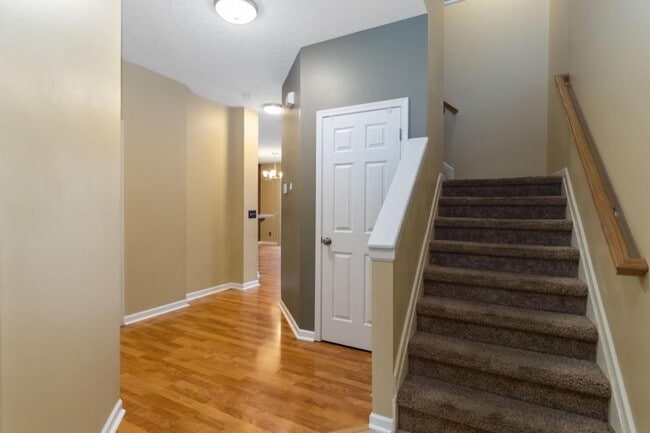 Building Photo - 5825 Crescent Ridge Dr