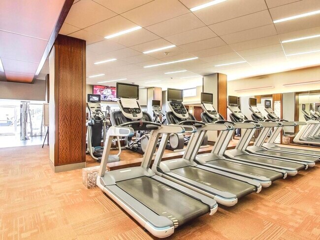 Building Photo - 400 E Randolph St