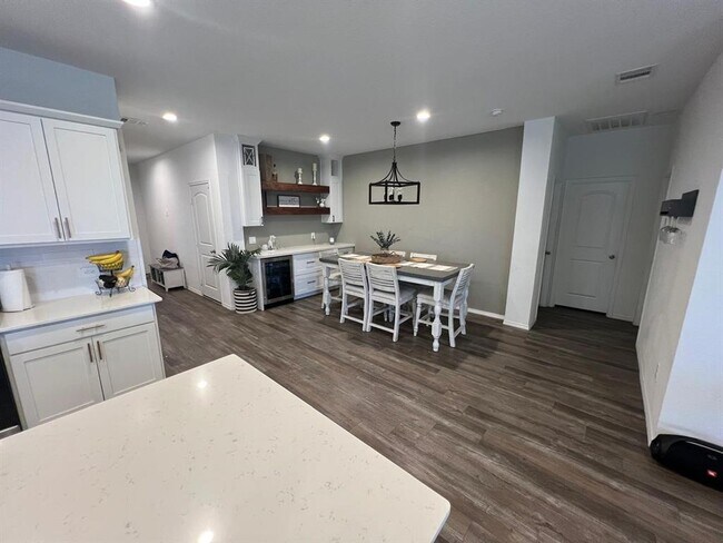 Building Photo - 5017 Almond Ter Dr