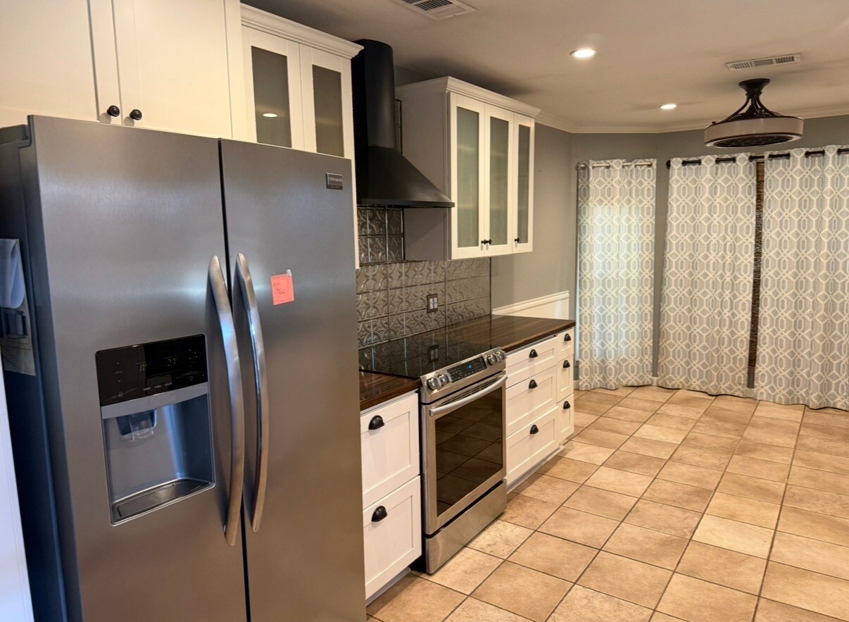 Building Photo - 6301 Glen Knoll Dr
