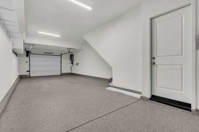 Building Photo - 711 Spring Gdn