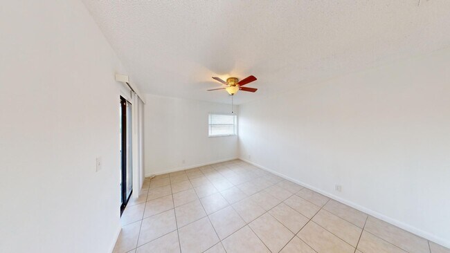 Building Photo - 1580 Montauk Dr