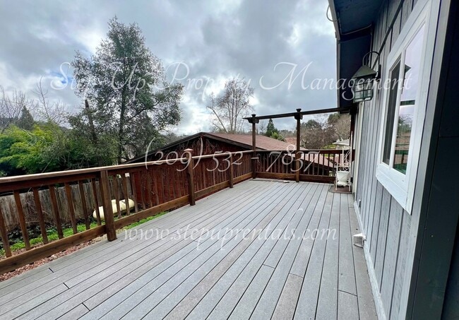 Building Photo - Cozy Downtown 2 Bedroom Bungalow in the He...