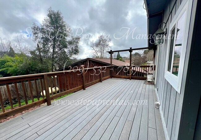Building Photo - Cozy Downtown 2 Bedroom Bungalow in the Heart of Sonora!