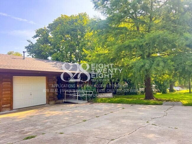 Building Photo - *AVAILABLE NOW!* 2 BED/1 BATH COZY LOG CABIN DUPLEX IN NOBLE, OK!