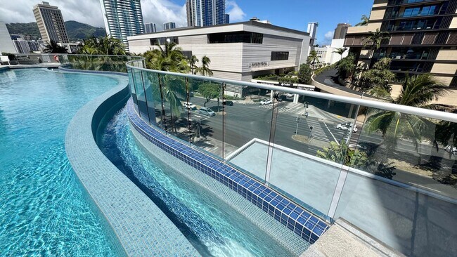 Building Photo - 2 BED/2 BATH FURNISHED UNIT AT HIGHLY DESI...