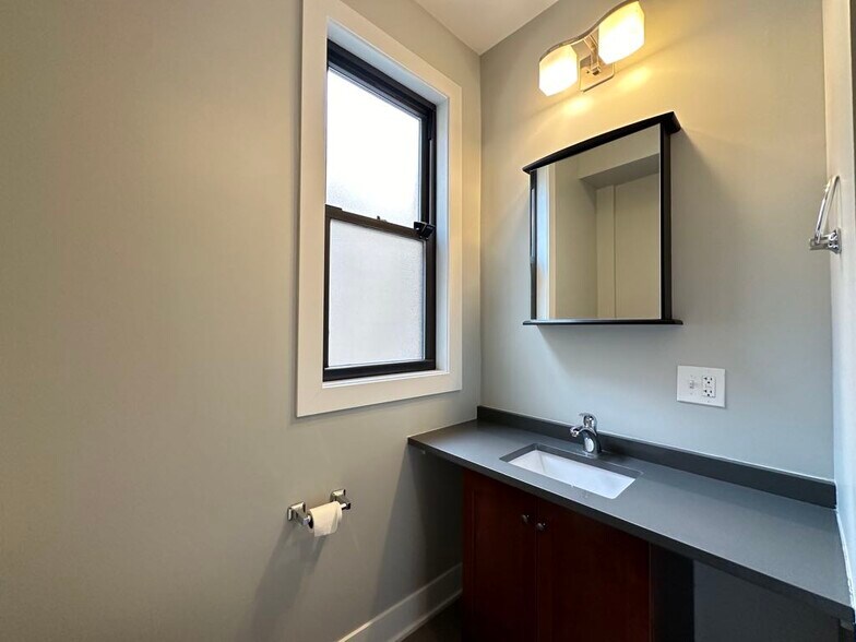 Building Photo - 374 Park Ave