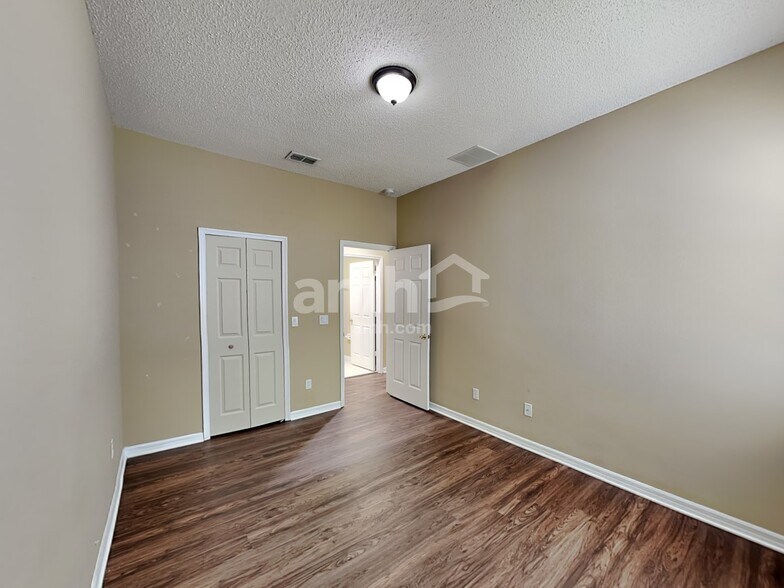 Building Photo - 1714 Cedar Lake Dr
