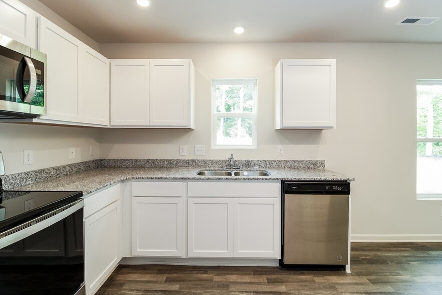 Building Photo - 1681 Robins Nest Drive