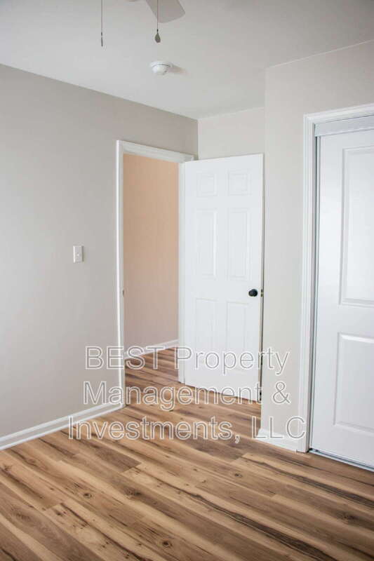 Building Photo - 3225 Lasalle St