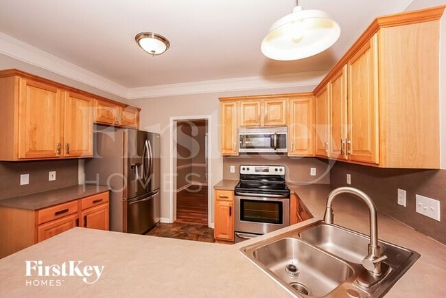 Building Photo - 7549 Sedgebrook Dr E