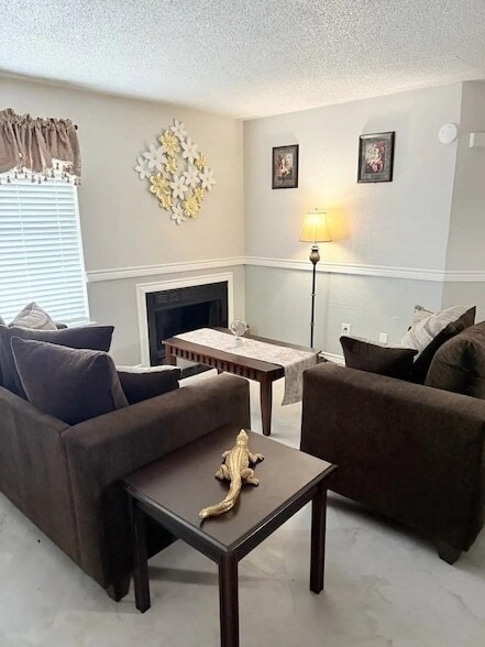 Building Photo - 1001 Pecan Crossing Dr