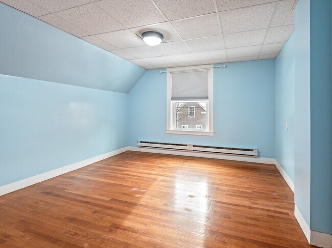 Building Photo - 16 Hampden Ave