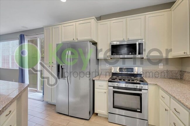 Building Photo - 461 Anjou Cir