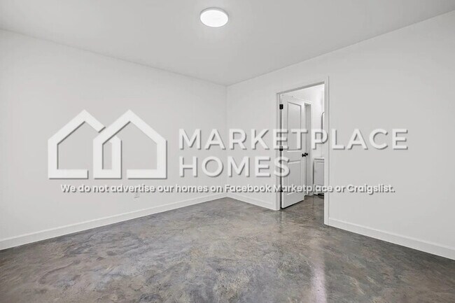 Building Photo - 853 Kippley St