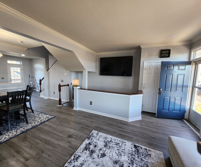 Building Photo - 2068 Lockwood Dr