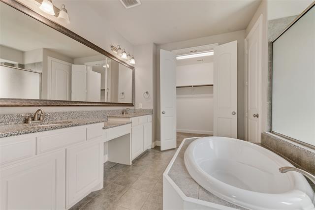 Building Photo - 4037 Hawthorne Dr