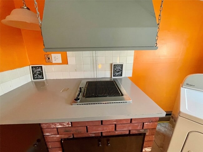 Building Photo - 705 N McKinley Ave