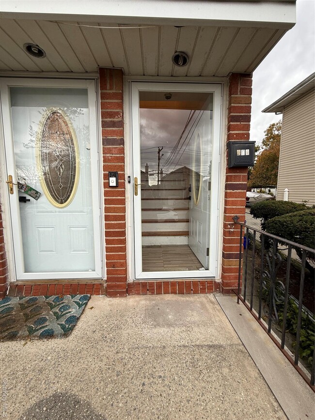 Building Photo - 472 Kirkman Ave