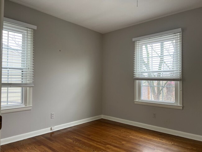 Building Photo - 1720 Kavanaugh Blvd