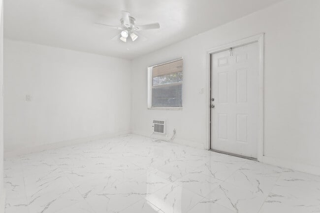 Building Photo - 804 NW 2nd Ave