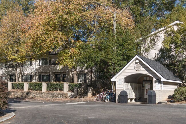 Building Photo - Beautiful 2BR/1.5BA condo in a gated community in the heart of Sandy Springs