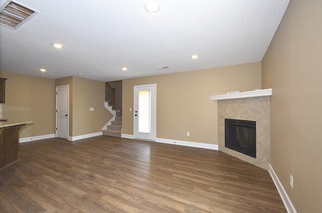 Building Photo - 3 Bedroom 2.5 Bath Duplex