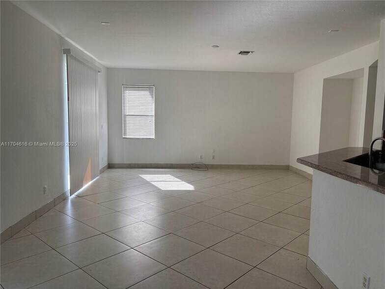 Building Photo - 3946 W Whitewater Ave