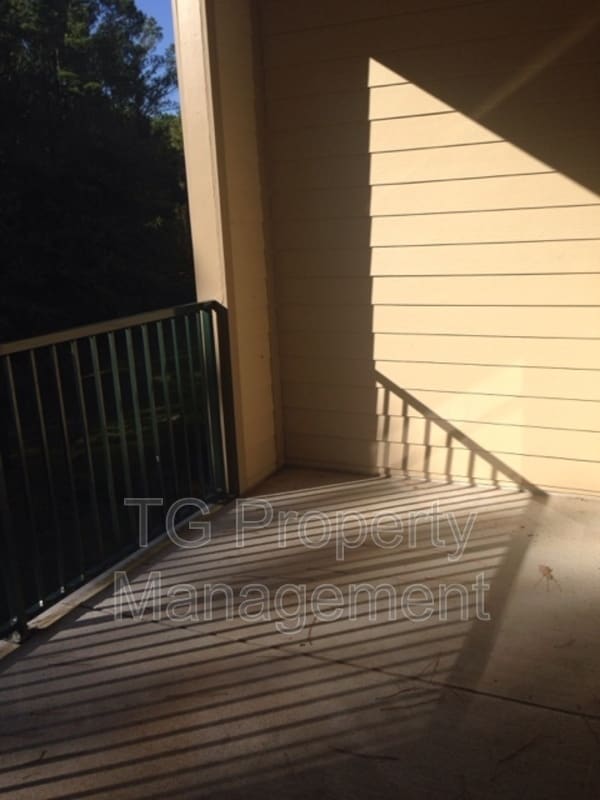 Building Photo - 7800 Point Meadows Dr