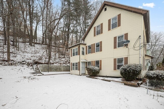 Building Photo - 20 Temple St