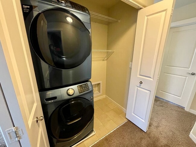 Building Photo - Villebois Townhome with Access to the Sparrow Creek Community Center