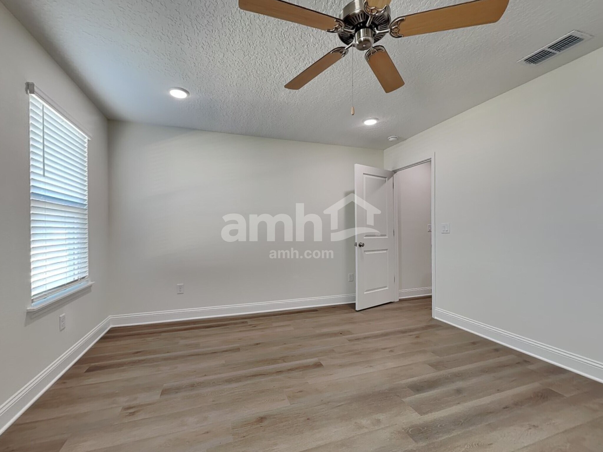 Building Photo - 11440 Bay Hl Cir