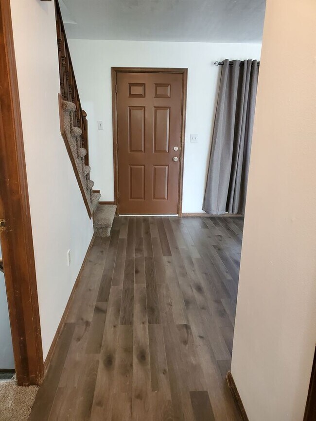 Building Photo - 5528 Fiesta Ln