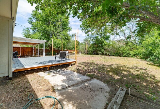 Building Photo - Amazing 3 bed/3 bath rental.  New Flooring!!  Solar Panels!!