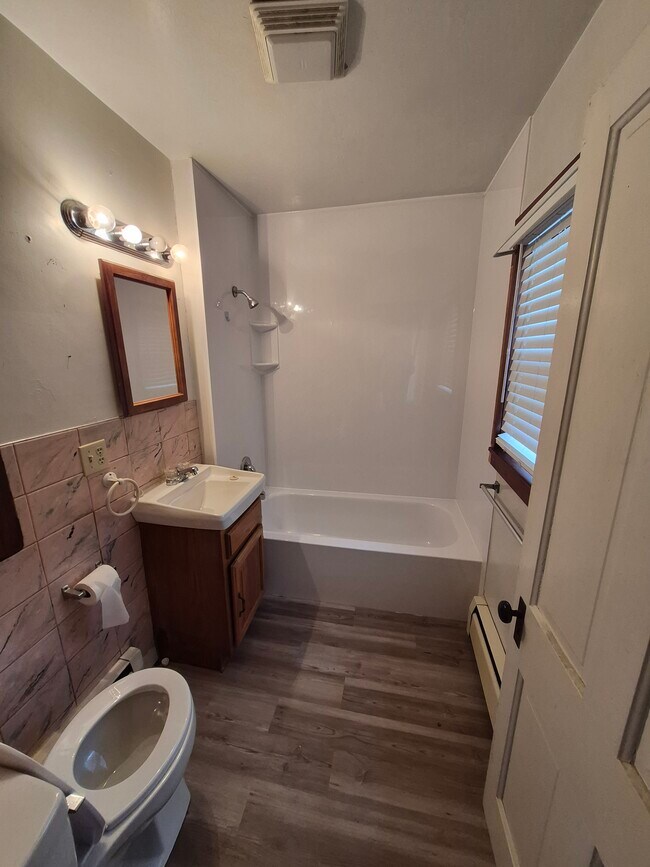 Building Photo - 62 S Gamble St