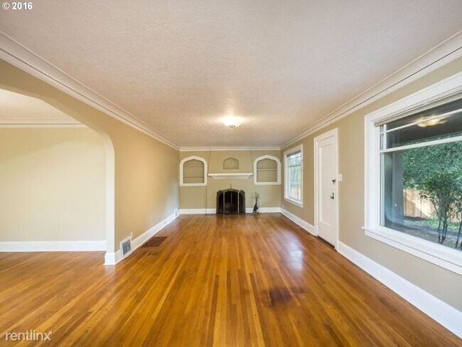 Building Photo - 3 br, 2 bath House - 7130 SW Canyon Drive