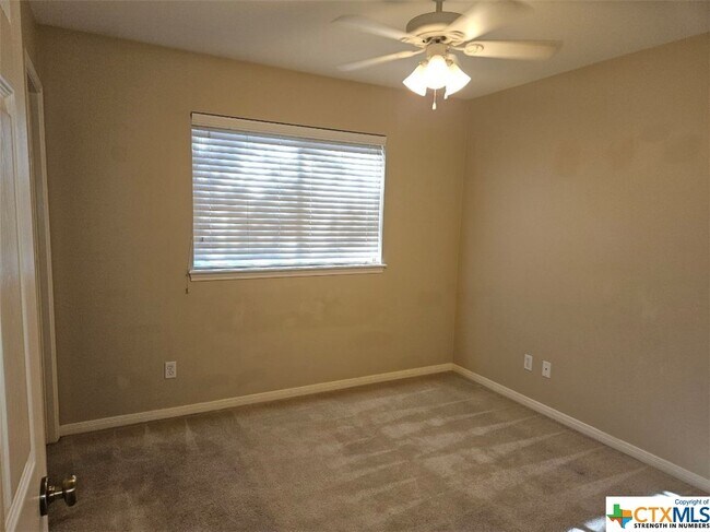 Building Photo - 122 Riata-