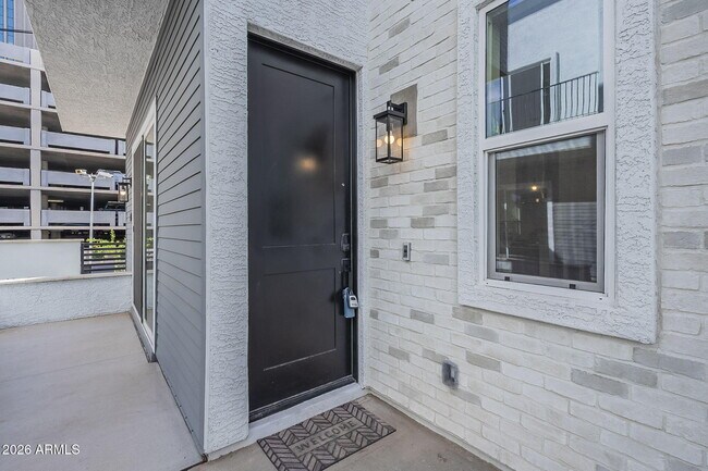 Building Photo - 115 W Holcomb Ln