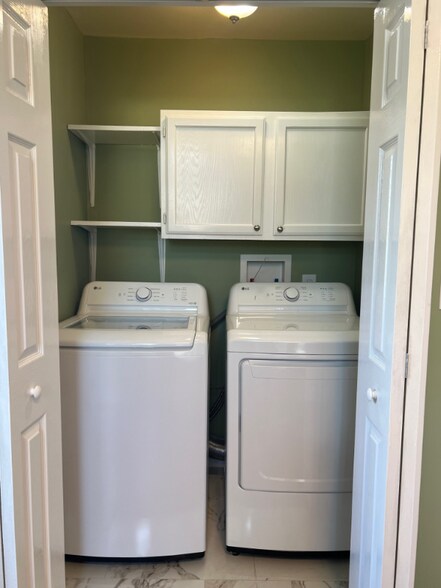 Building Photo - 3004 Sheddan Dr