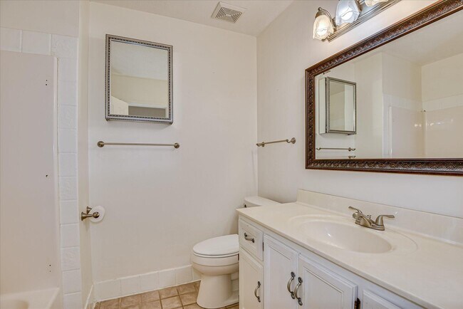 Building Photo - 110 Spring Oak Ln