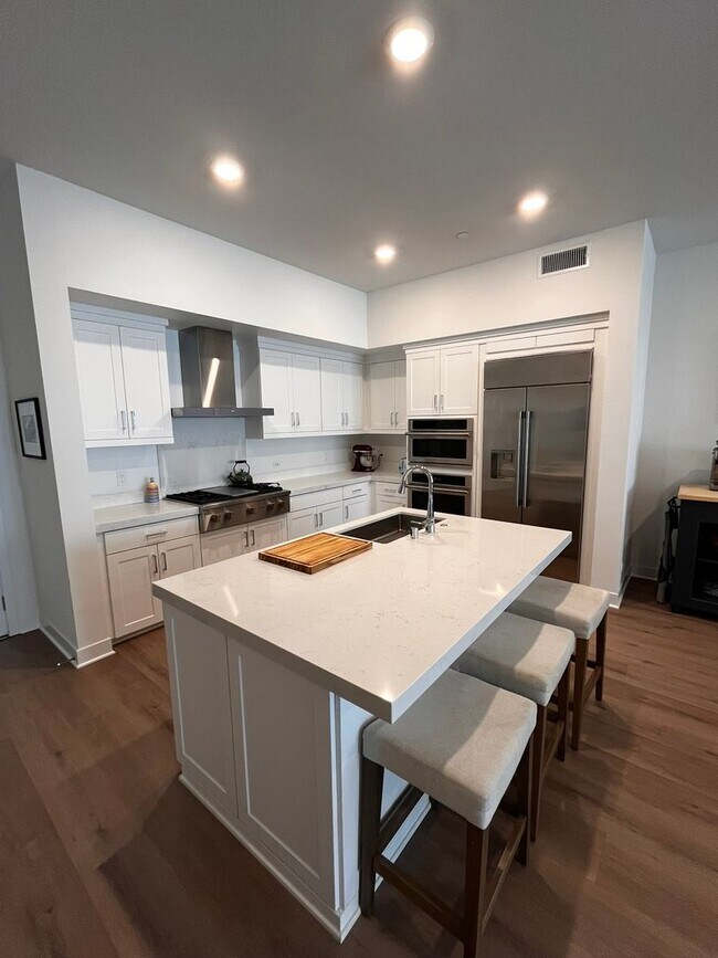 Building Photo - Luxury Condo in Lexington at Central Park West - Available Beginning of September!!