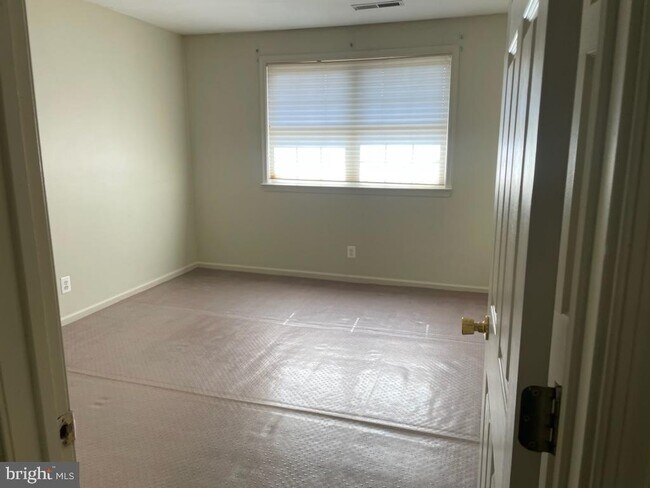 Building Photo - 134 Eaves Mill Rd