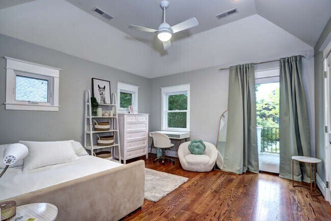 Building Photo - Beautiful Luxury Home Available in Boulder