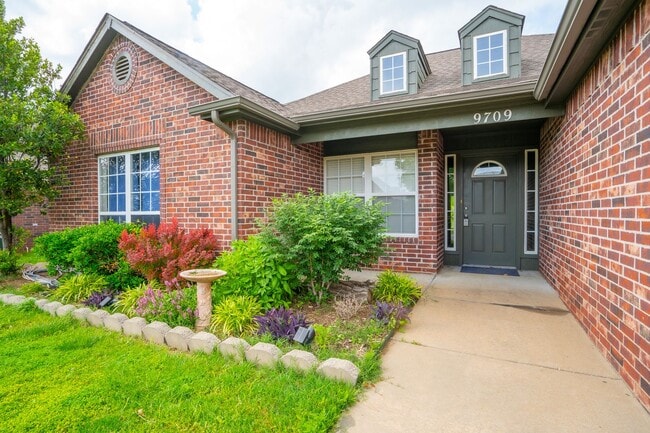 Building Photo - 4 Bed | 2 Bath | Owasso