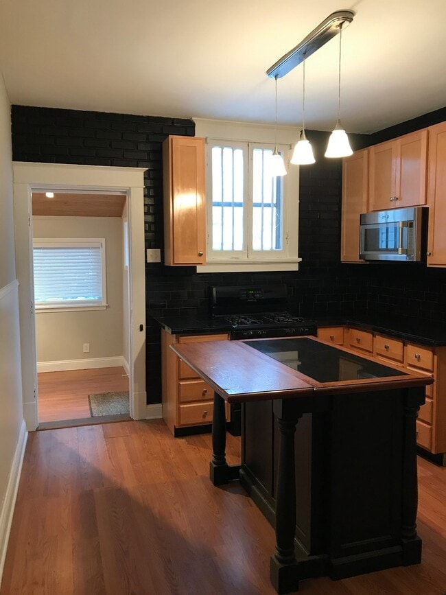Building Photo - Beautiful Renovated Home near Sublette Park