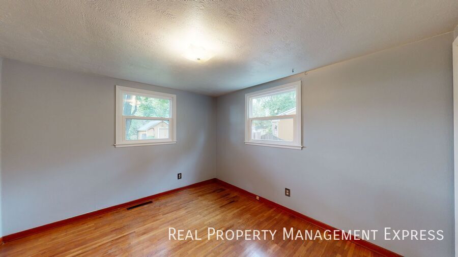 Building Photo - Cozy 3 Bedroom 1 Bathroom in Western Sioux...