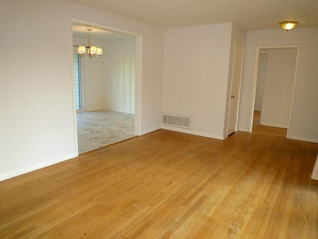 Building Photo - 4810 Redstart St
