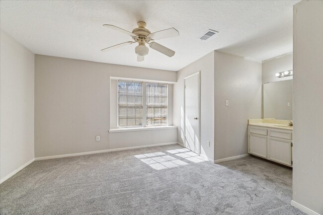 Building Photo - 2007 Country Village Blvd