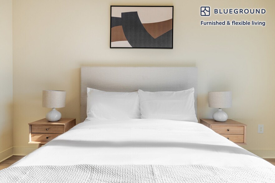 Building Photo - 3100 Esperanza Crossing